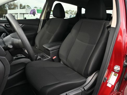 Used 2021 Nissan Rogue Sport S image 7