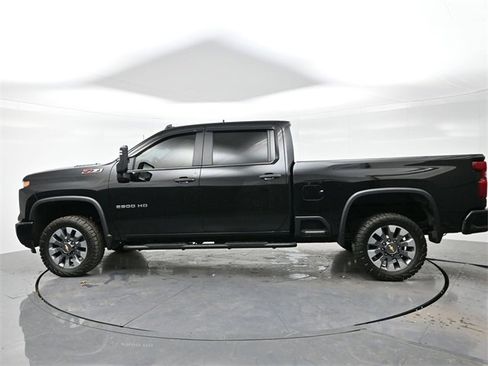 Used 2024 Chevrolet Silverado 2500 Custom w/ Custom Value Package image 4