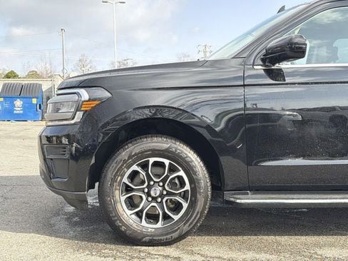 Used 2023 Ford Expedition Max XLT image 9