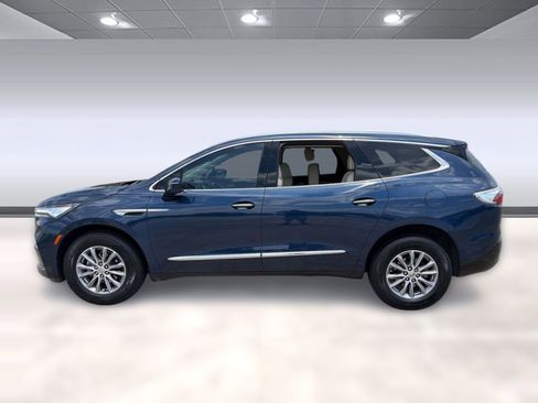 Used 2023 Buick Enclave Essence AWD/4WD image 2