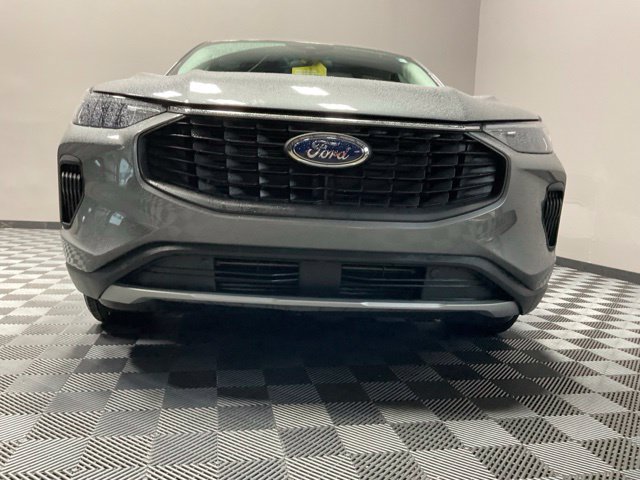 Used 2023 Ford Escape Active w/ Cold Weather Package FWD image 3