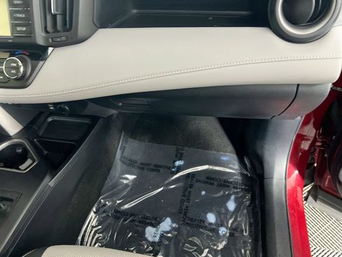 Used 2018 Toyota RAV4 LE w/ Carpet Mat Package AWD/4WD image 26