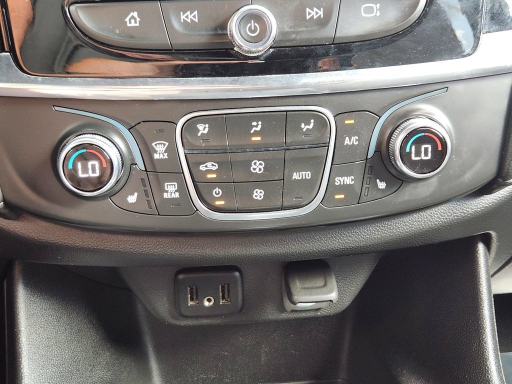 Used 2023 Chevrolet Traverse LT AWD/4WD image 10