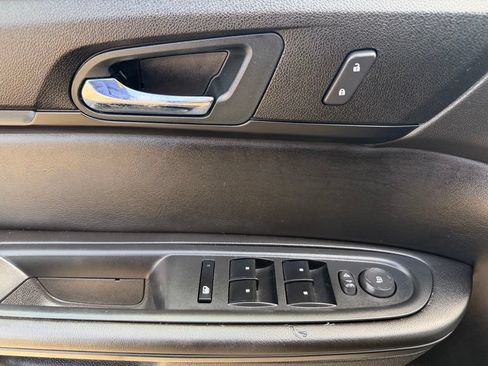 Used 2016 Chevrolet Traverse LT w/ Style and Technology Package FWD image 14