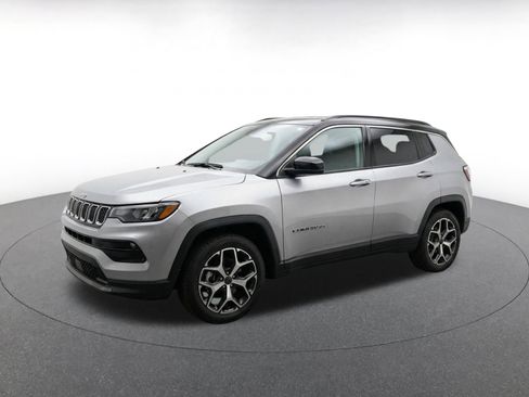 Used 2025 Jeep Compass Limited AWD/4WD image 3