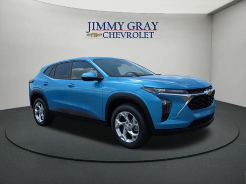 New 2026 Chevrolet Trax LS w/ LS Convenience Package FWD image 7