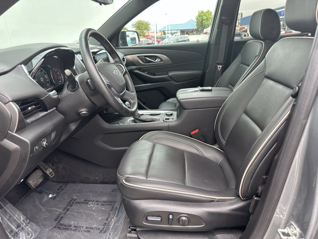 Used 2024 Chevrolet Traverse Premier w/ Redline Edition AWD/4WD image 14