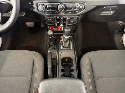 Used 2025 Jeep Wrangler Willys image 16
