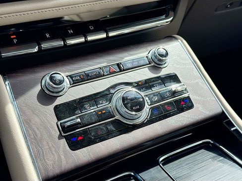 Used 2023 Lincoln Aviator Reserve w/ Elements Package Plus AWD/4WD image 16