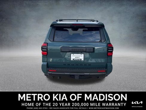 Used 2025 Toyota 4Runner TRD Off-Road Premium image 5