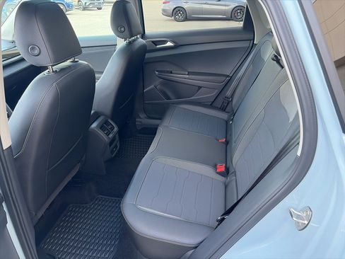 Certified 2025 Volkswagen Taos SE image 13