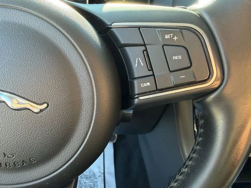 Used 2019 Jaguar F-PACE Premium image 24