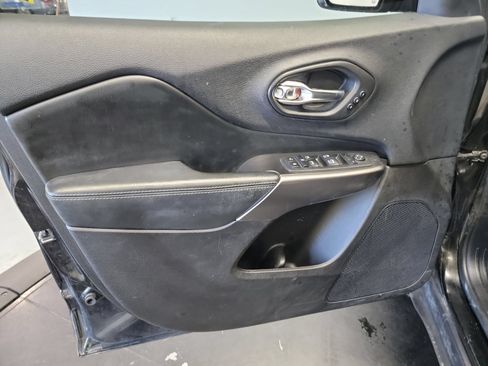 Used 2020 Jeep Cherokee Limited AWD/4WD image 13