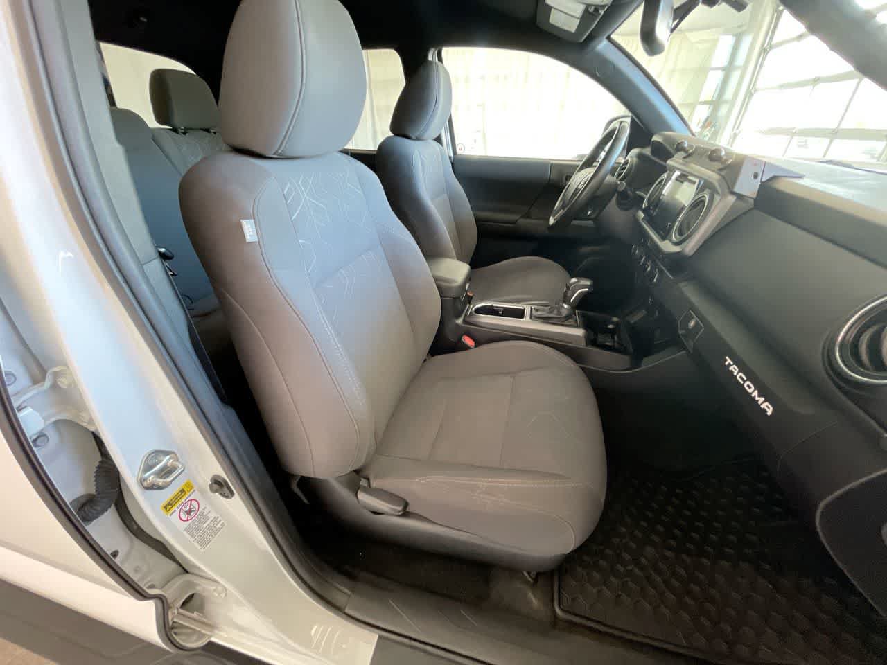 Used 2017 Toyota Tacoma TRD Sport AWD/4WD image 24
