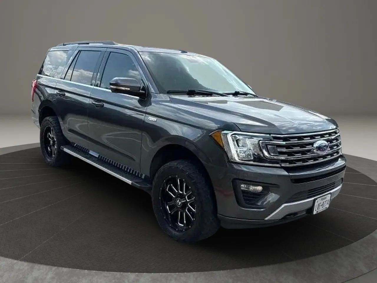 Used 2019 Ford Expedition XLT w/ Equipment Group 202A AWD/4WD image 11