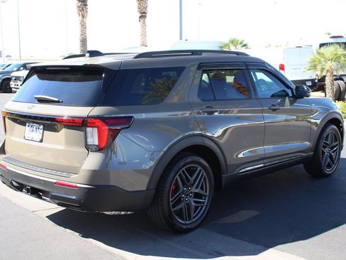 Certified 2026 Ford Explorer ST-Line w/ ST-Line Street Pack RWD image 8