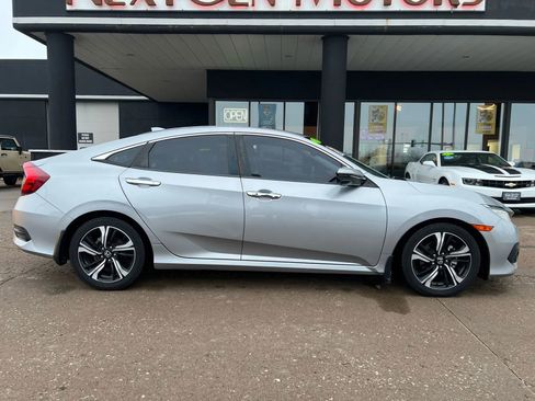 Used 2017 Honda Civic Touring image 9