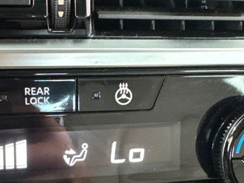 Certified 2024 Nissan Pathfinder SL w/ SL Premium Package FWD image 11