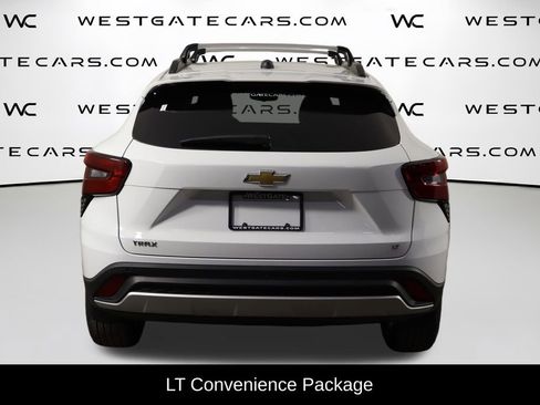 Used 2025 Chevrolet Trax LT w/ Driver Confidence Package FWD image 4