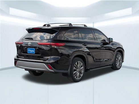 Used 2021 Toyota Highlander Platinum FWD image 6