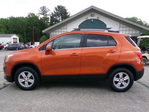 Used 2016 Chevrolet Trax LT w/ LT Sun and Sound Package AWD/4WD image 2