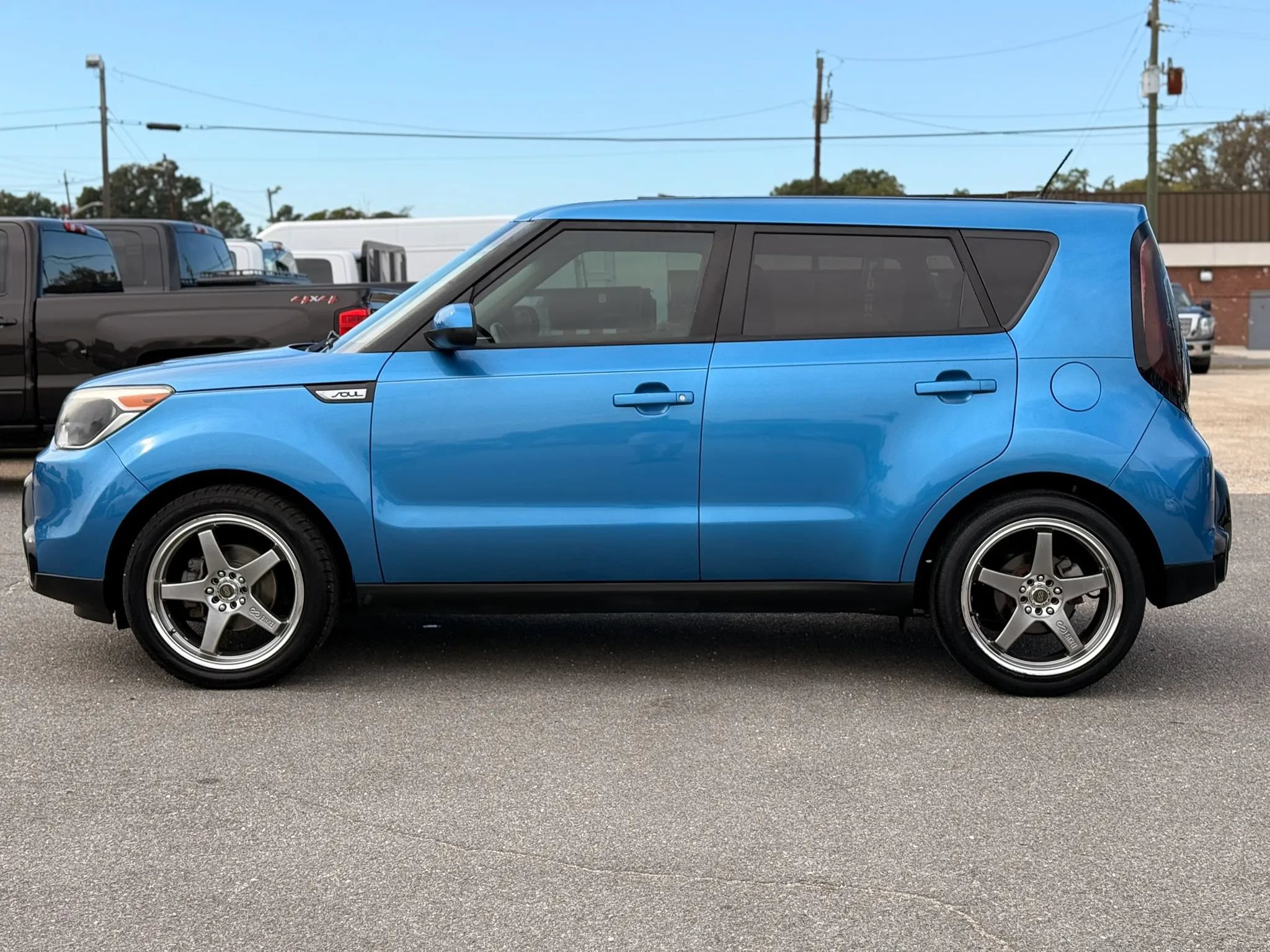 Used 2016 Kia Soul + w/ Designer's Package FWD image 6