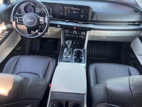 Certified 2024 Kia Carnival LX image 16
