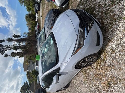 Used 2025 Nissan Versa SV image 7