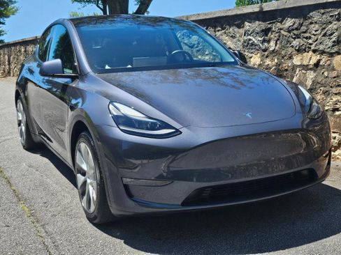 Used 2023 Tesla Model Y Long Range AWD/4WD image 12