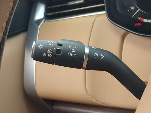 Used 2025 Land Rover Range Rover SE AWD/4WD image 28