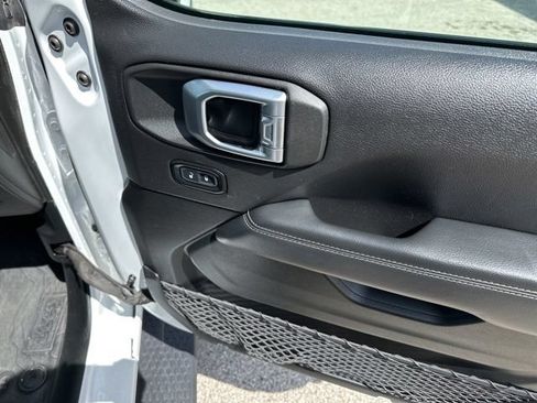 Used 2020 Jeep Wrangler Unlimited Sahara AWD/4WD image 13