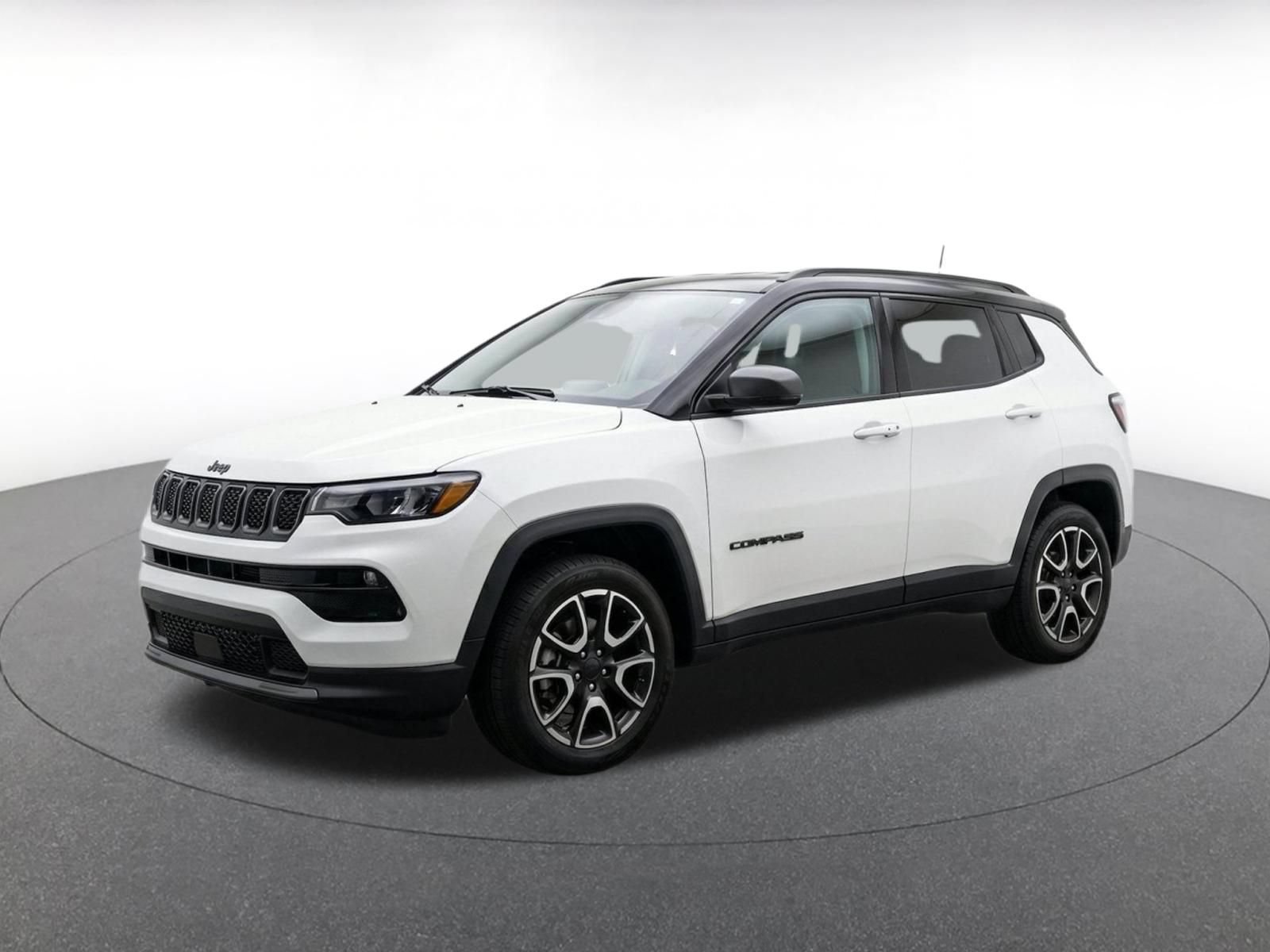 Used 2025 Jeep Compass Trailhawk AWD/4WD image 3