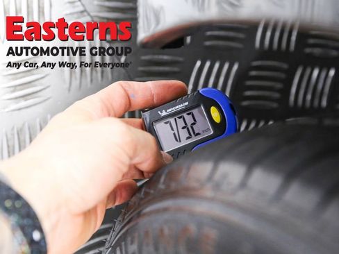 Used 2018 Lexus ES 350 w/ Luxury Package w/Wood Trim image 31