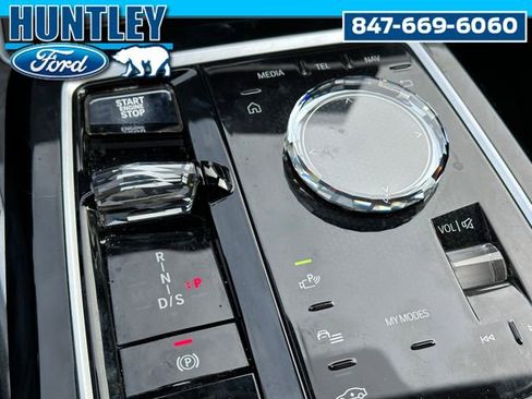 Used 2024 BMW 740i xDrive image 22