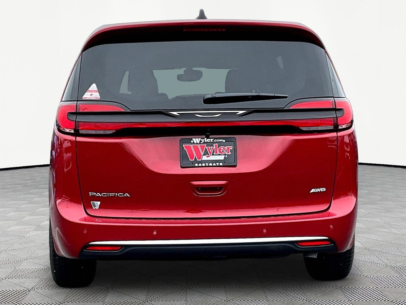 New 2027 Chrysler Pacifica Select AWD/4WD image 5