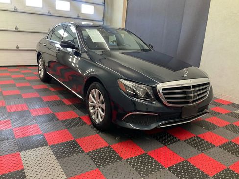 Used 2017 Mercedes-Benz E 300 4MATIC image 2