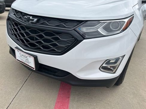 Used 2020 Chevrolet Equinox LS w/ LPO, Blackout Package FWD image 4
