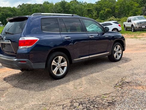 Used 2011 Toyota Highlander Limited w/ Tow Pkg FWD image 5