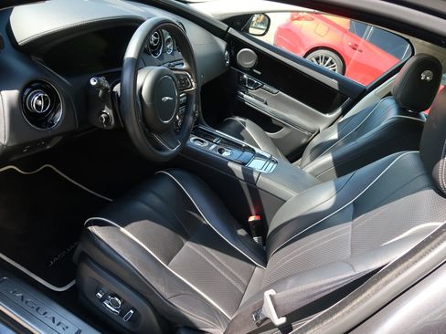 Used 2019 Jaguar XJ R-Sport image 14