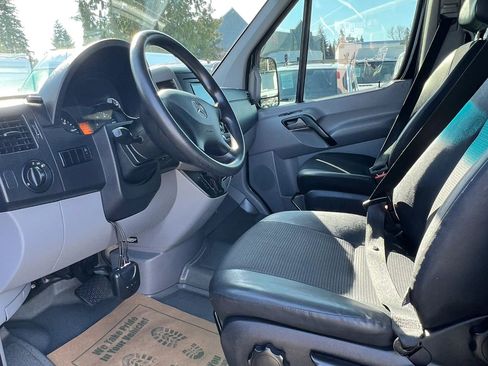 Used 2016 Mercedes-Benz Sprinter 2500 image 6