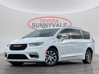 Used 2024 Chrysler Pacifica Pinnacle video 2