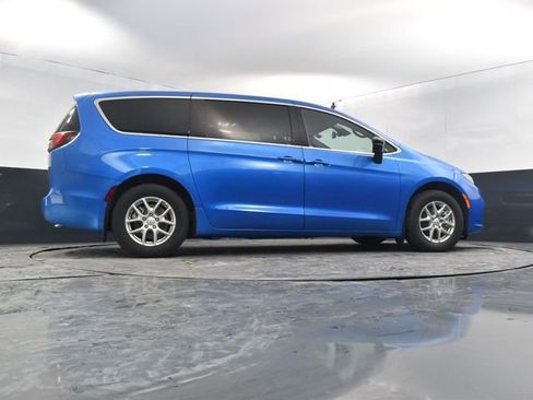 New 2026 Chrysler Pacifica Select image 50