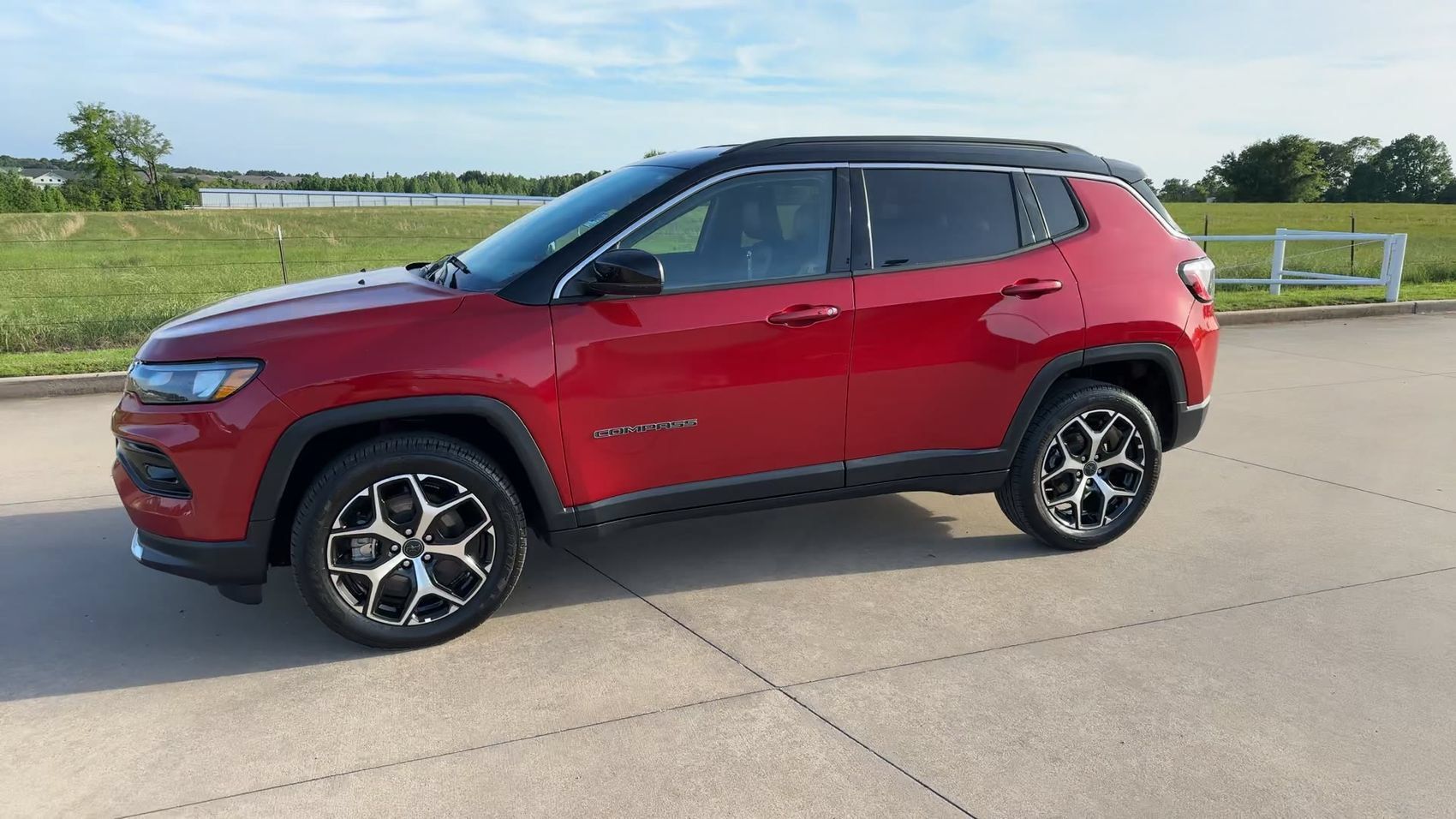 Used 2025 Jeep Compass Limited AWD/4WD image 5
