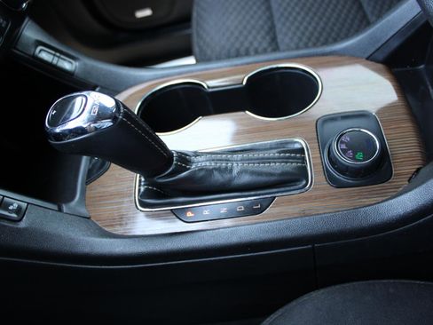 Used 2018 GMC Acadia SLE image 41