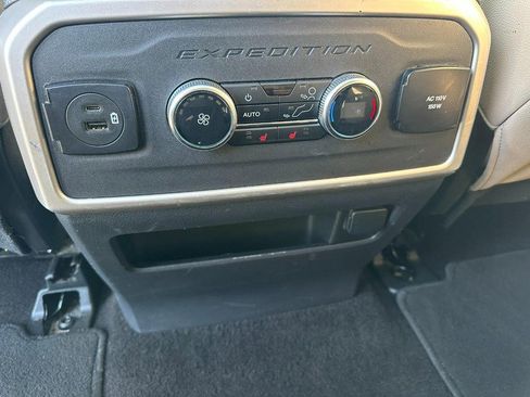 Used 2023 Ford Expedition Limited image 12