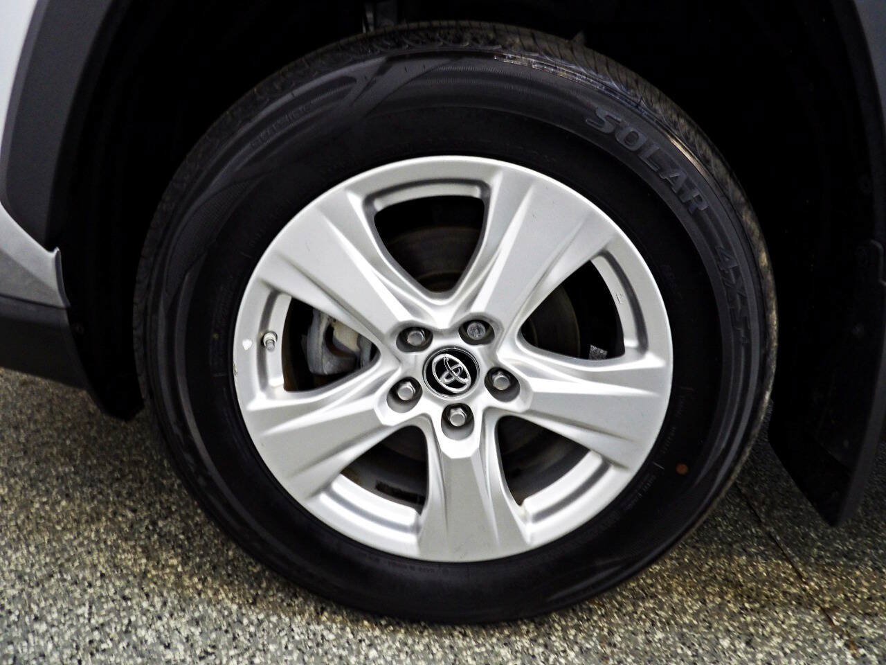 Used 2021 Toyota RAV4 LE AWD/4WD image 18