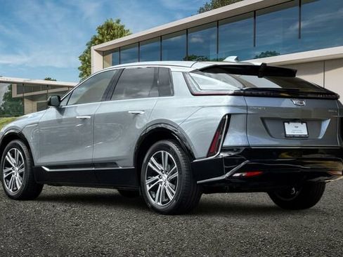 Certified 2024 Cadillac Lyriq Luxury AWD/4WD image 6