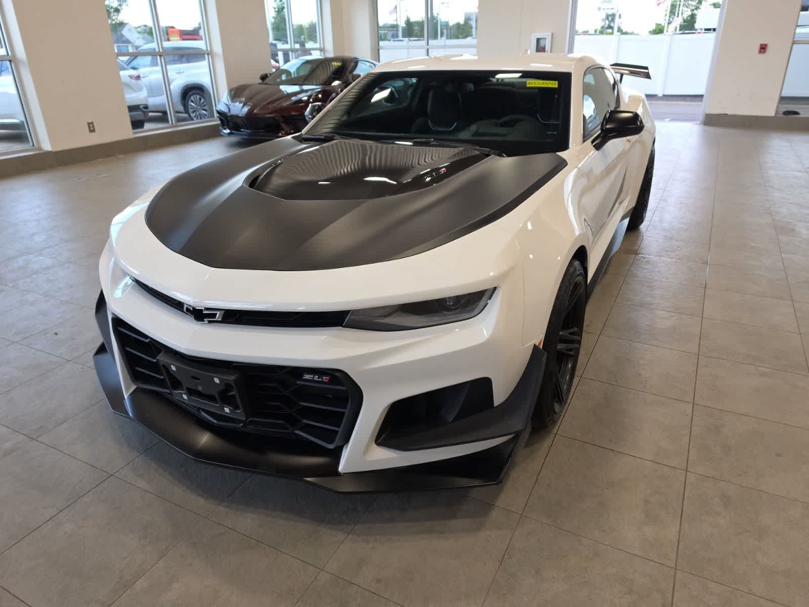 Used 2020 Chevrolet Camaro ZL1 RWD image 2