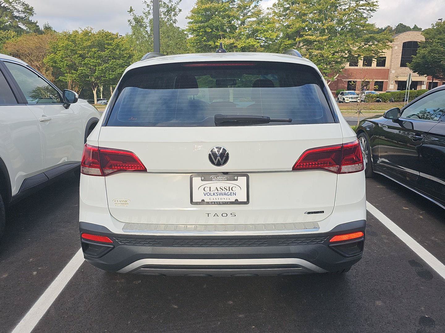 Certified 2022 Volkswagen Taos S AWD/4WD image 4