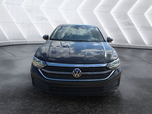 Used 2023 Volkswagen Jetta SE w/ Panoramic Sunroof Package image 2